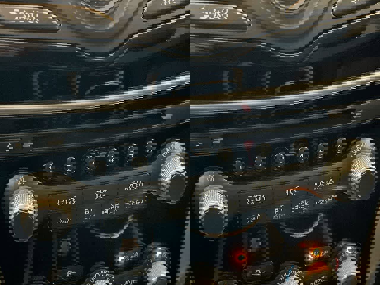 Used 2018 Nissan Pathfinder SV image 16