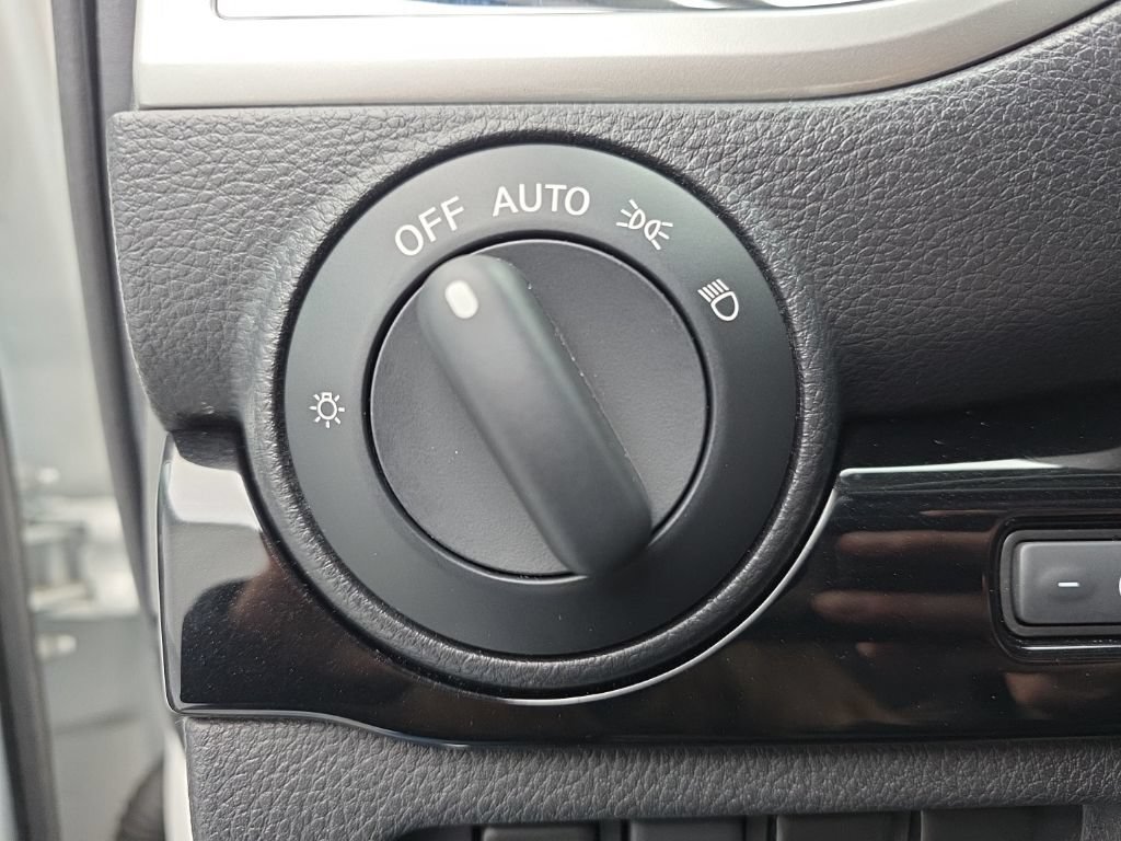 Used 2021 Nissan Titan SV w/ SV Convenience Package AWD/4WD image 20