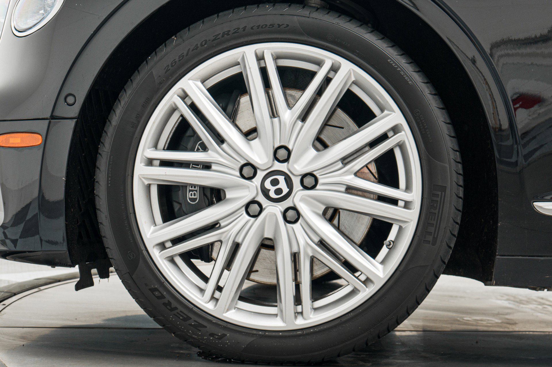 Used 2023 Bentley Flying Spur Plug-In Hybrid image 10