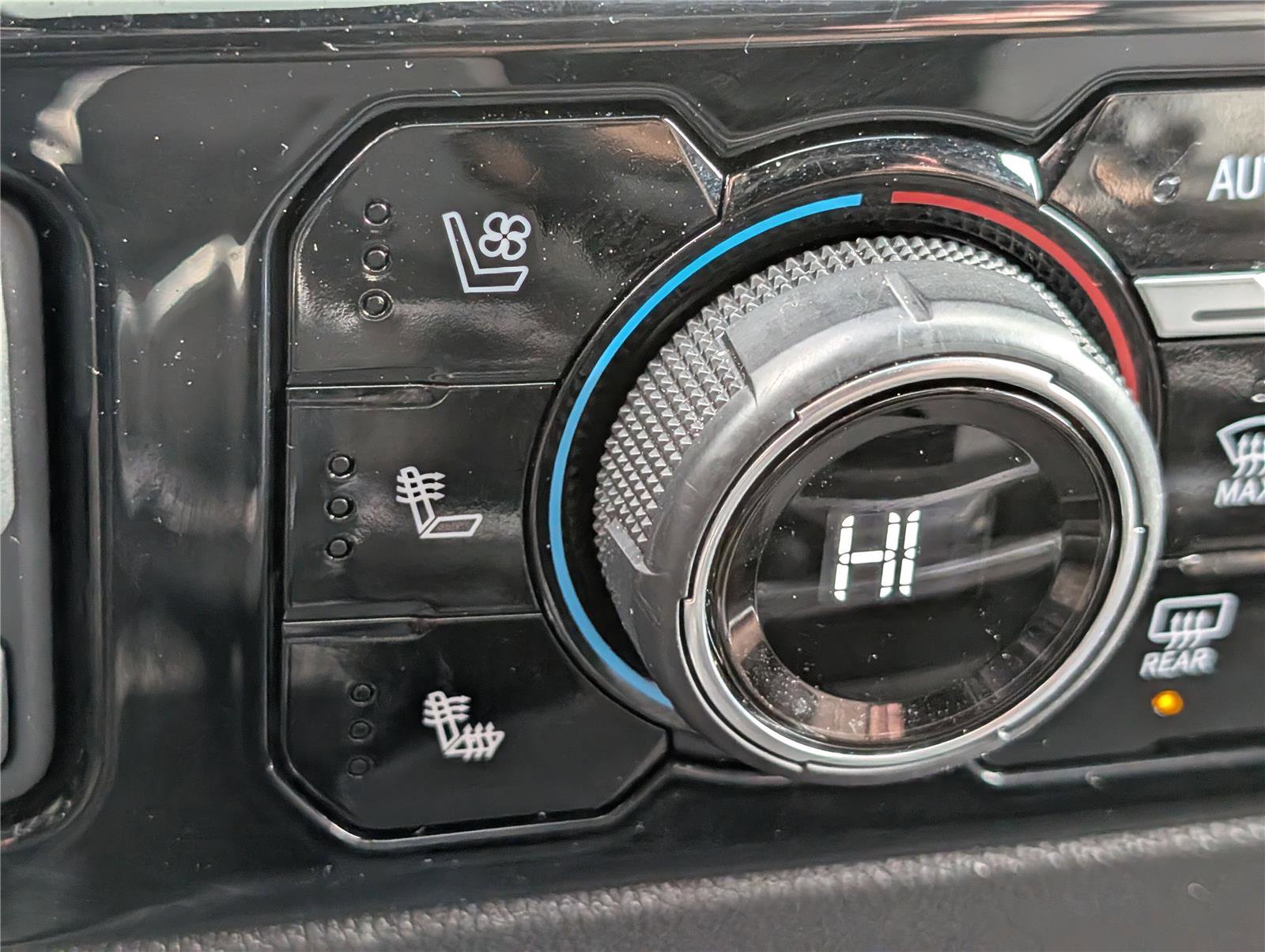 Used 2024 Chevrolet Silverado 3500 High Country w/ High Country Premium Package image 28