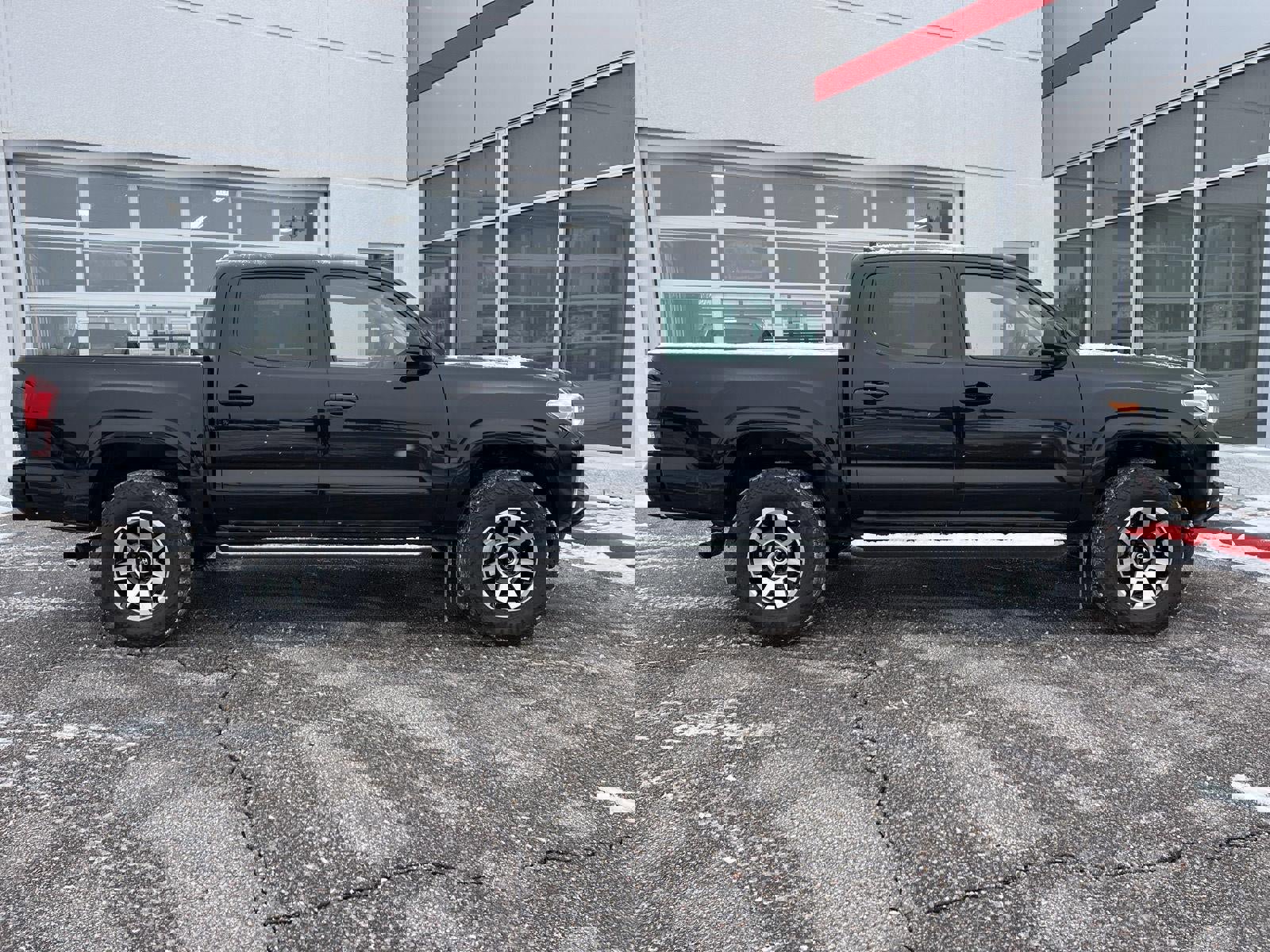 Used 2022 Toyota Tacoma SR image 18