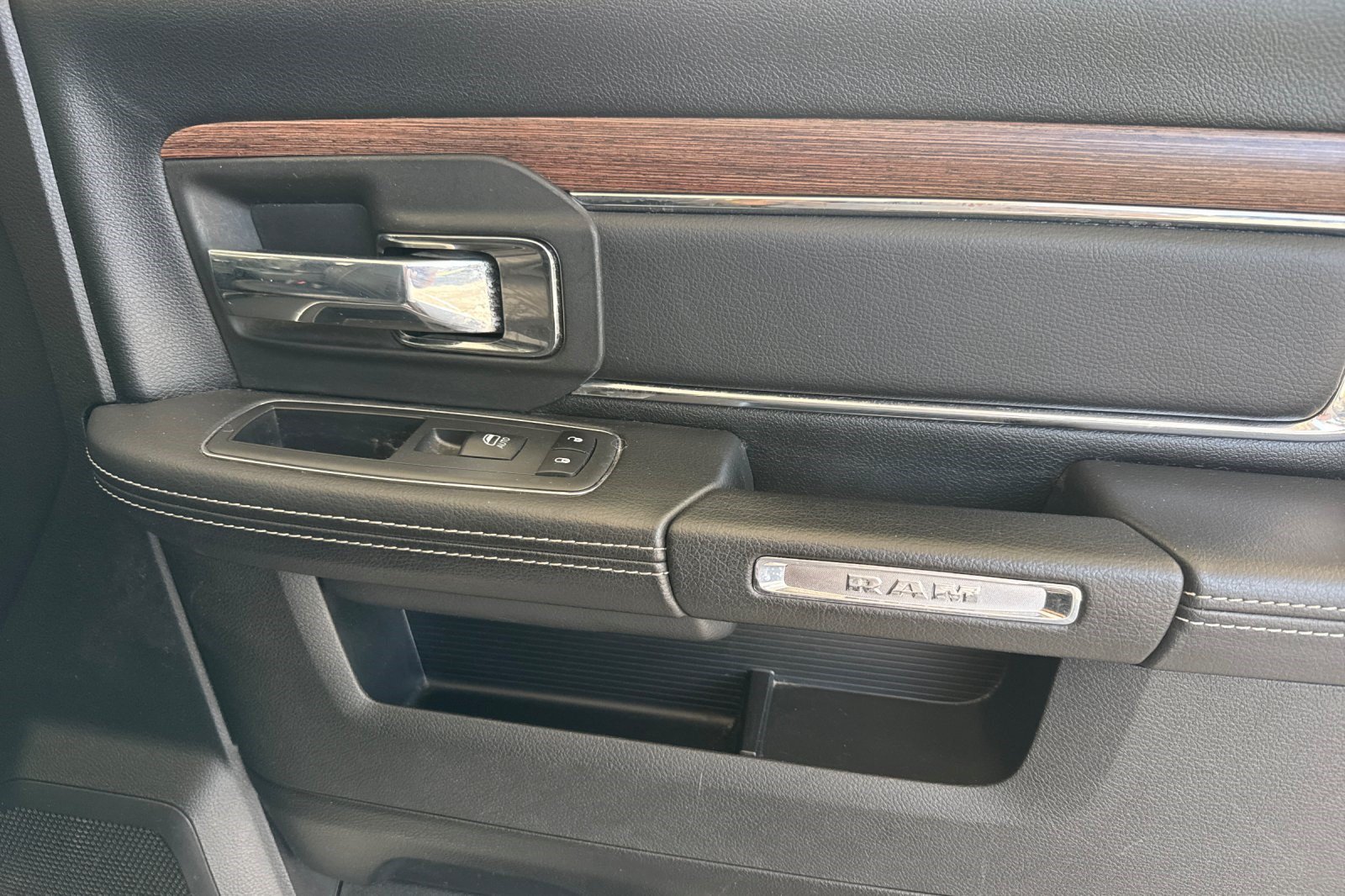 Used 2019 RAM 1500 Laramie AWD/4WD image 21