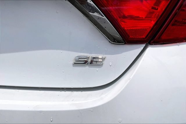 Used 2016 Toyota Camry SE FWD image 22
