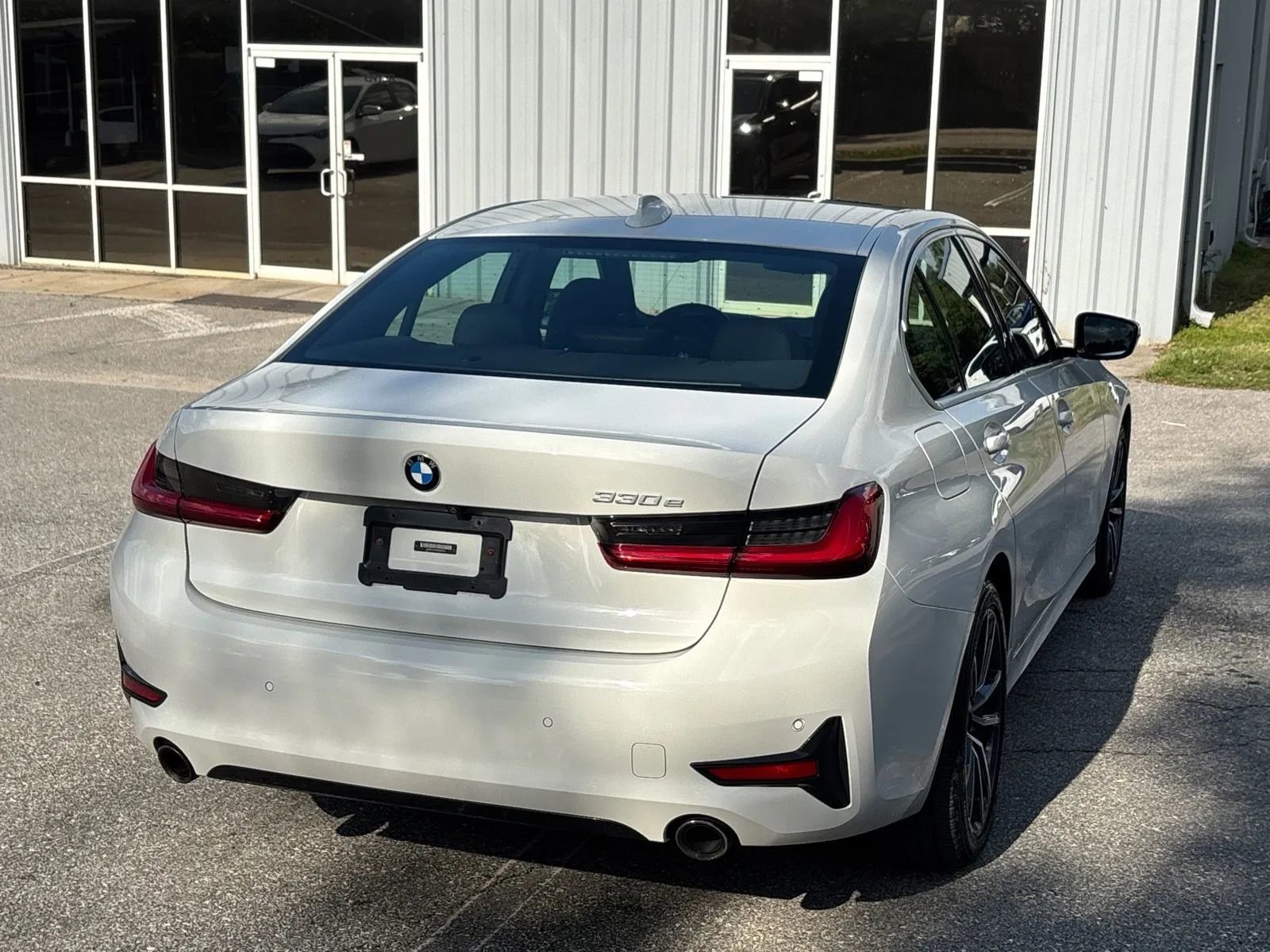 Used 2021 BMW 330e xDrive w/ Convenience Package AWD/4WD image 9