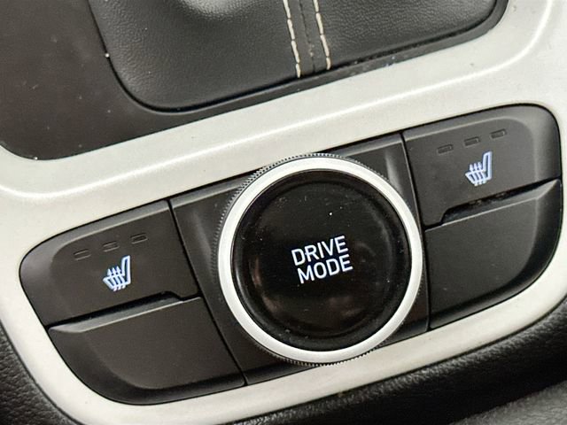 Used 2023 Hyundai Venue Limited image 18