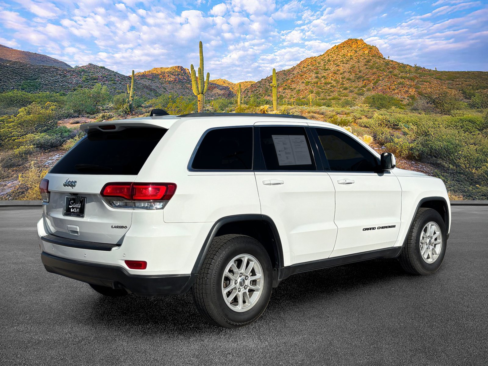 Used 2020 Jeep Grand Cherokee Laredo RWD image 4