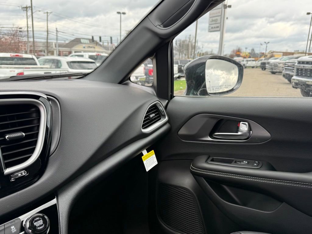 New 2026 Chrysler Voyager LX image 21