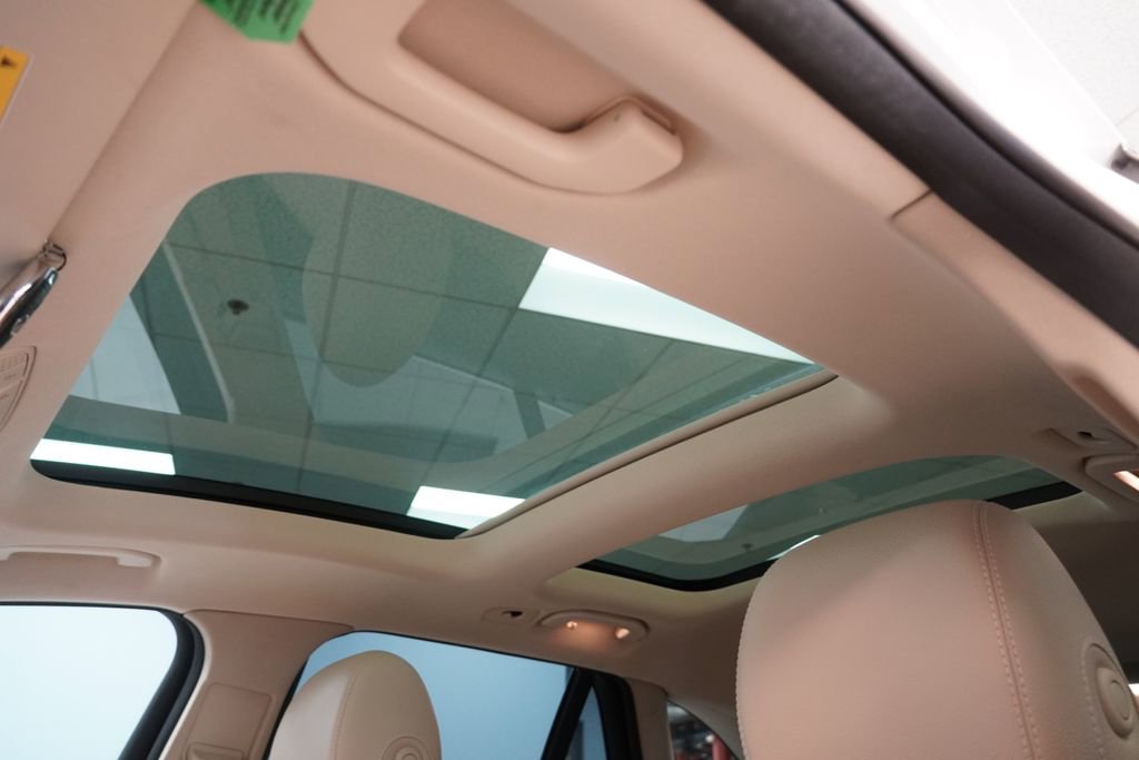 Used 2017 Mercedes-Benz GLC 300 4MATIC image 4