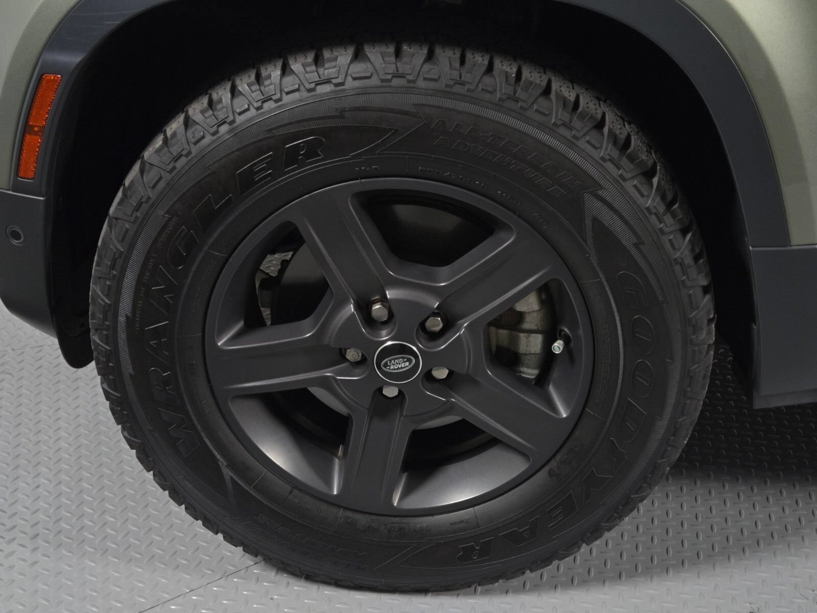 Used 2023 Land Rover Defender 90 S AWD/4WD image 9