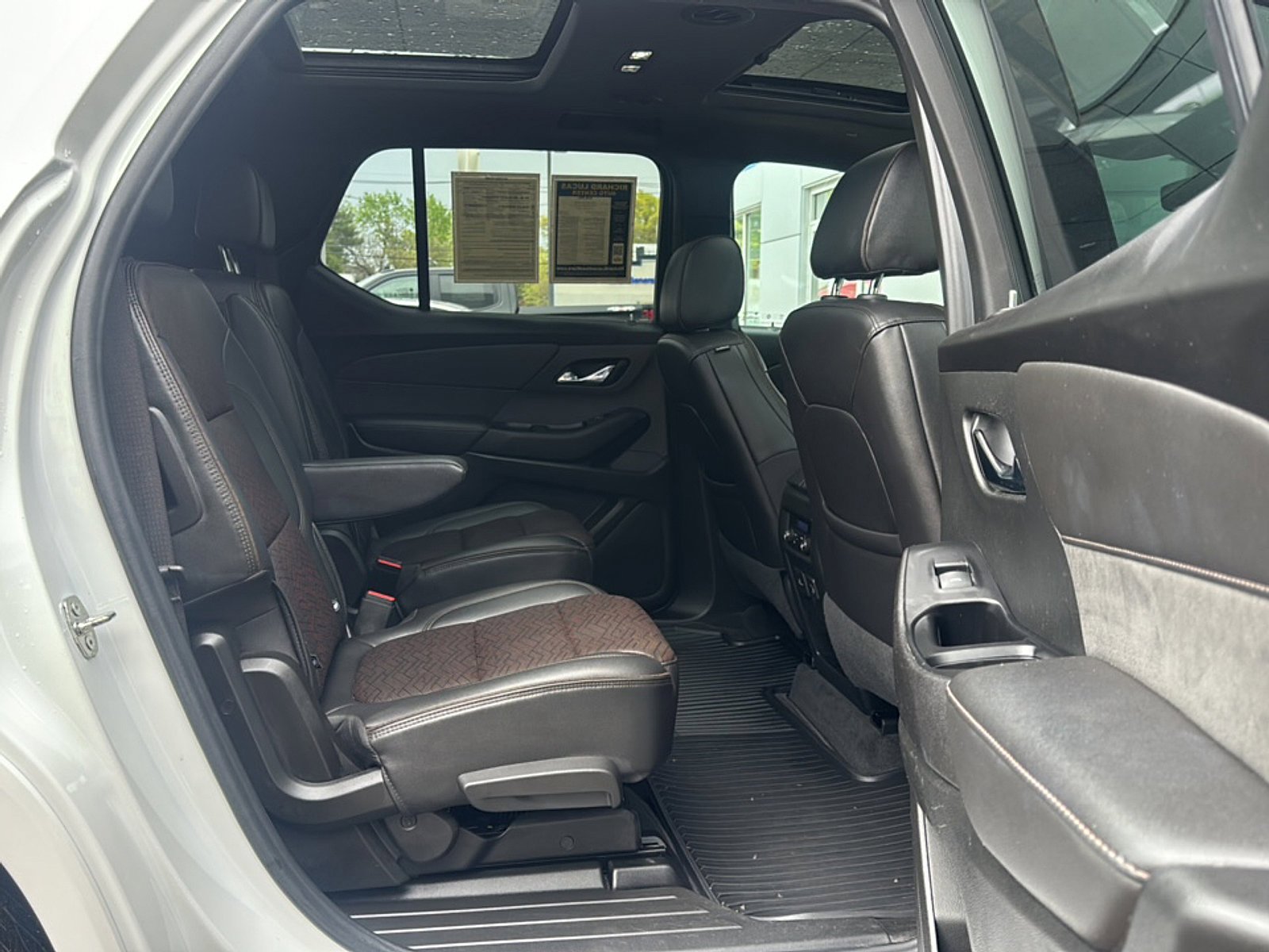Used 2023 Chevrolet Traverse High Country FWD image 21