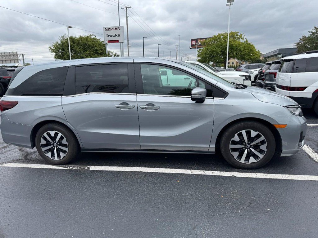 Used 2025 Honda Odyssey EX-L image 2