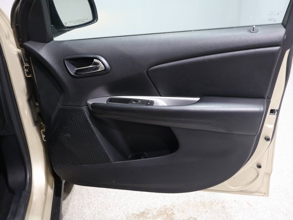 Used 2011 Dodge Journey Mainstreet w/ Flexible Seating Group image 27