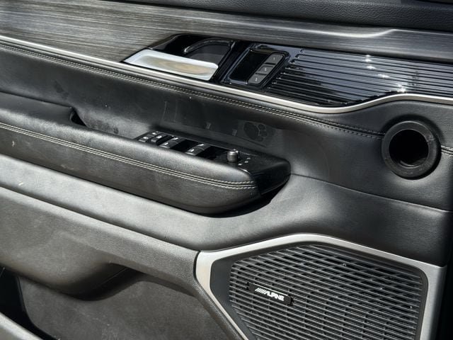 Used 2024 Jeep Wagoneer L Series II w/ Flexible Seating Group RWD image 25