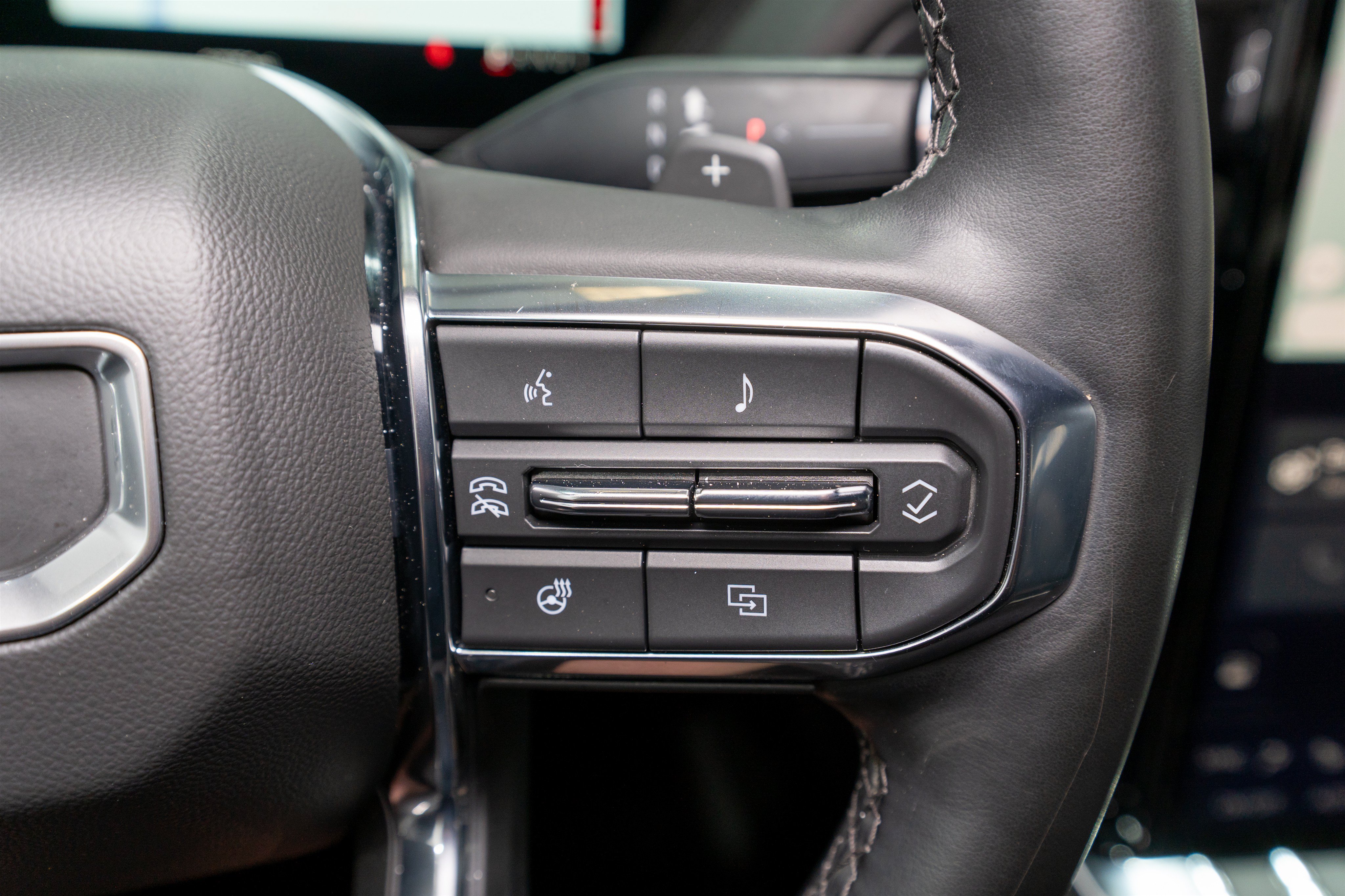 Used 2025 GMC Yukon XL Denali RWD image 24