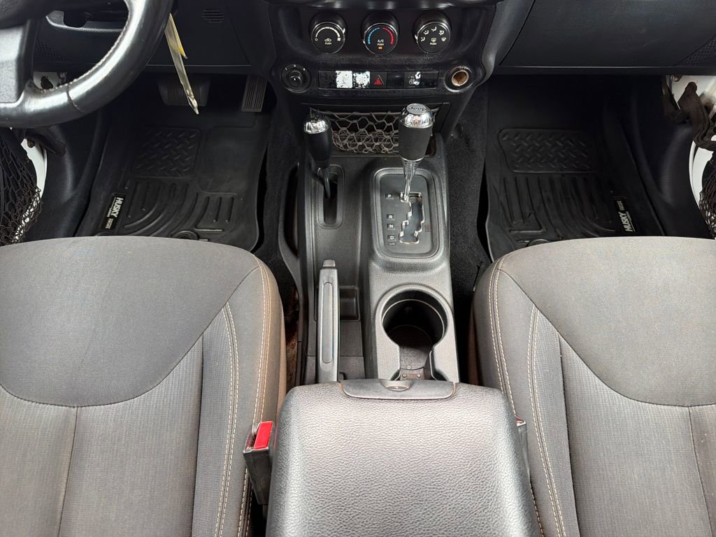 Used 2016 Jeep Wrangler Unlimited Sahara w/ Connectivity Group image 14