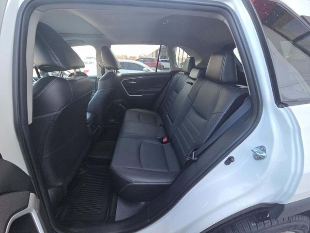 Used 2021 Toyota RAV4 XLE Premium image 8