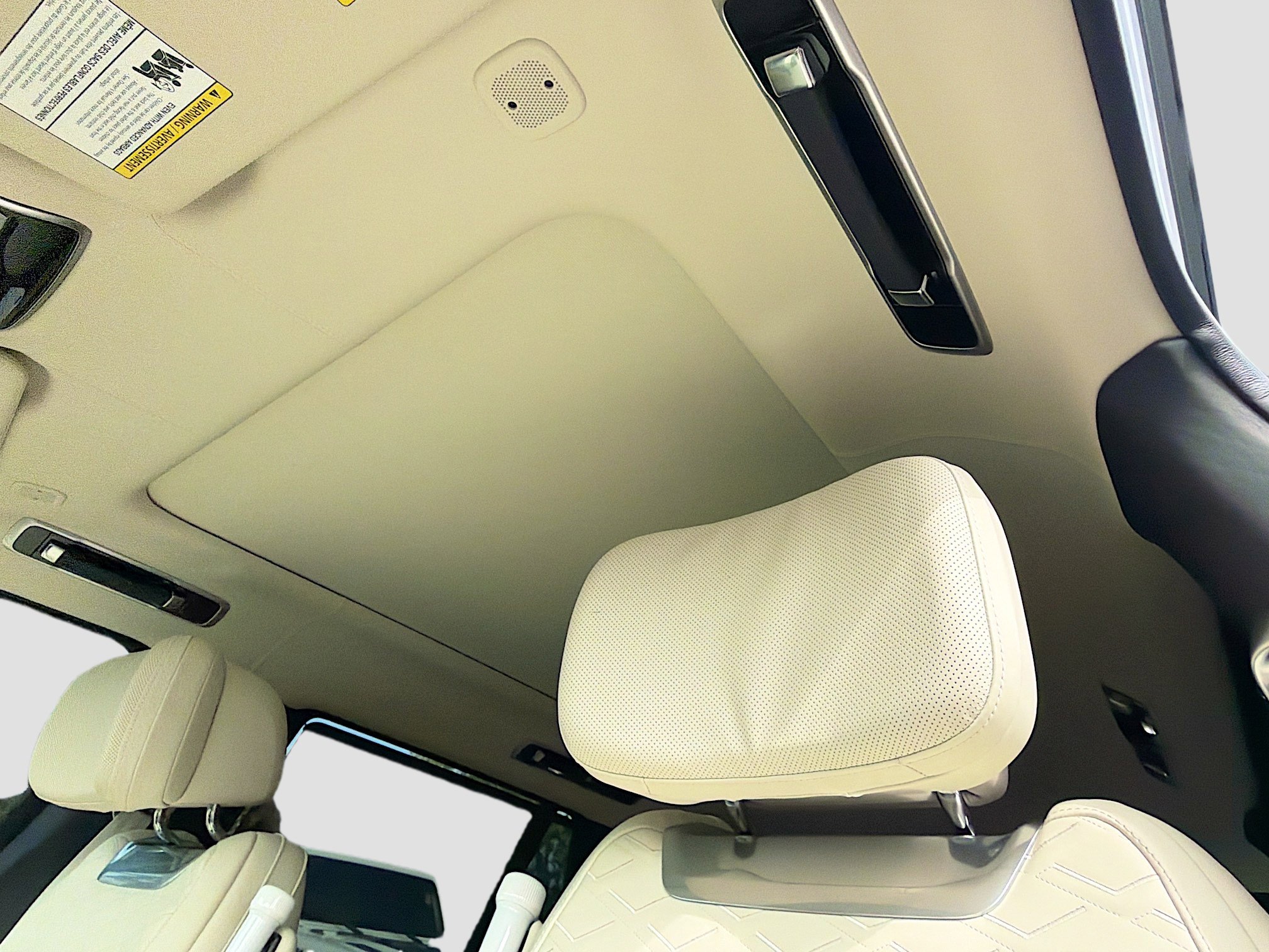 Used 2025 Land Rover Range Rover SV image 28