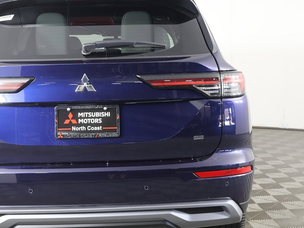 New 2025 Mitsubishi Outlander SE image 18