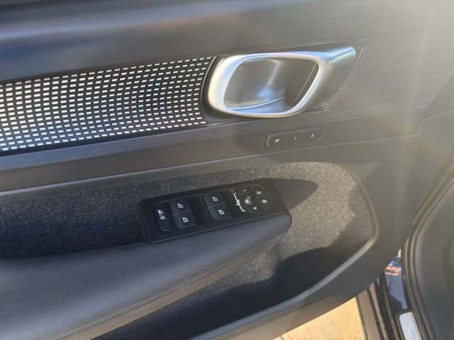 Used 2021 Volvo XC40 T4 R-Design w/ Climate Package image 11