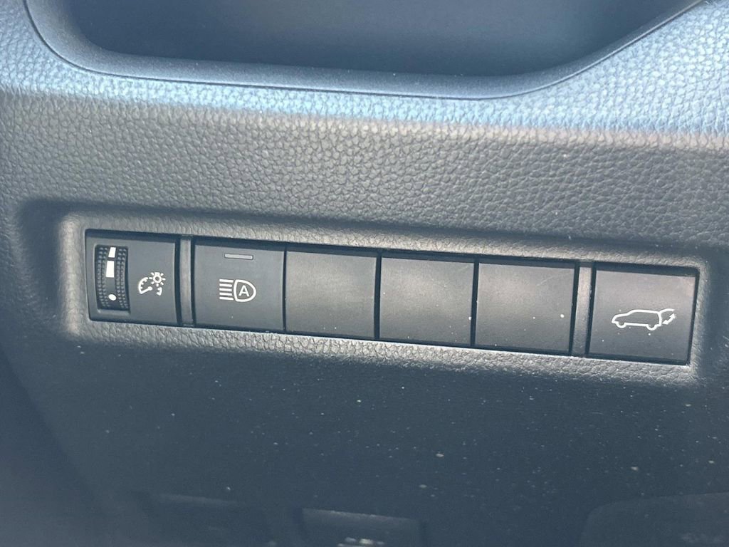 Used 2022 Toyota RAV4 XLE w/ Convenience Package FWD image 30