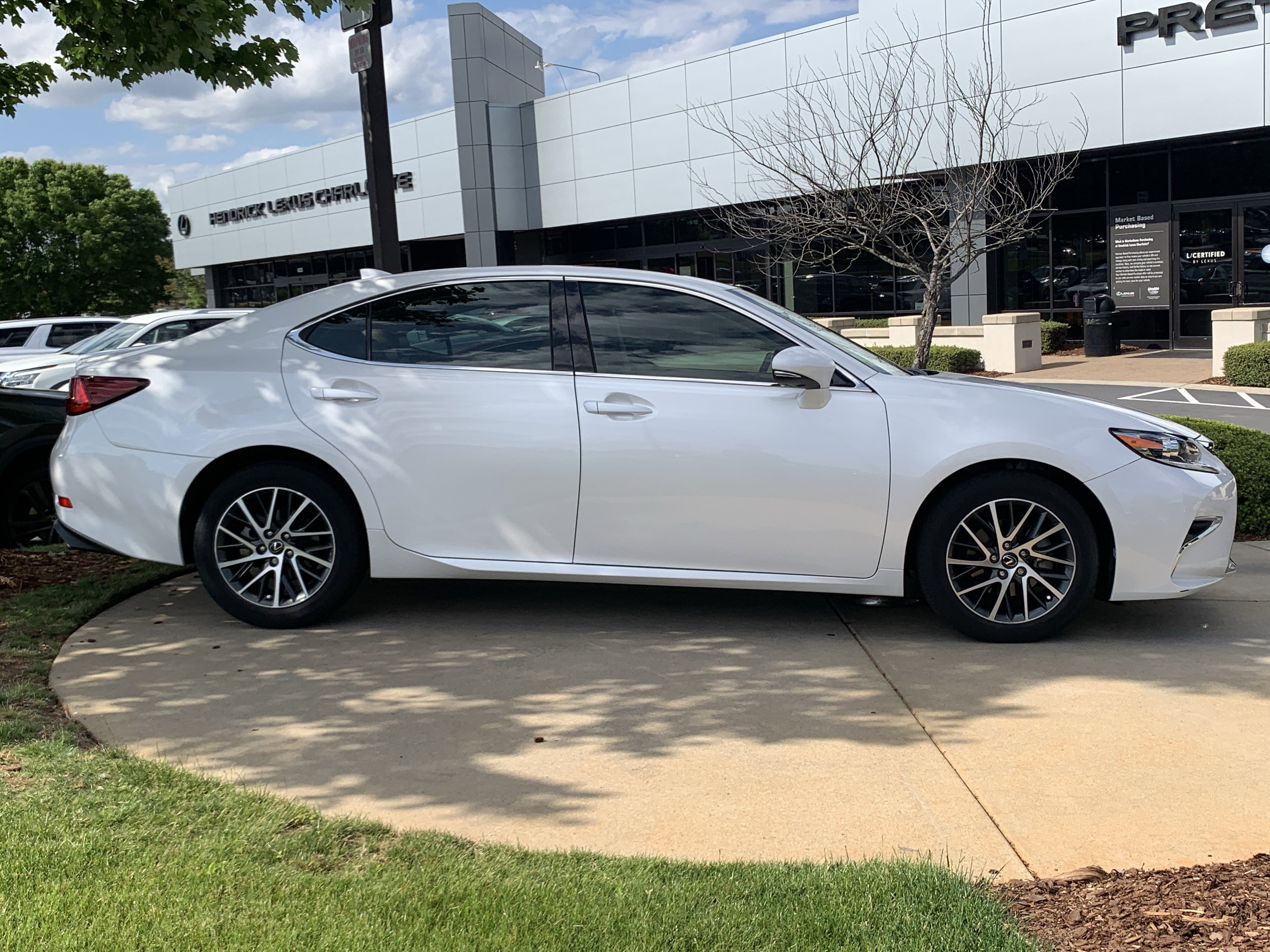 Used 2018 Lexus ES 350 w/ Luxury Package w/Wood Trim FWD image 11