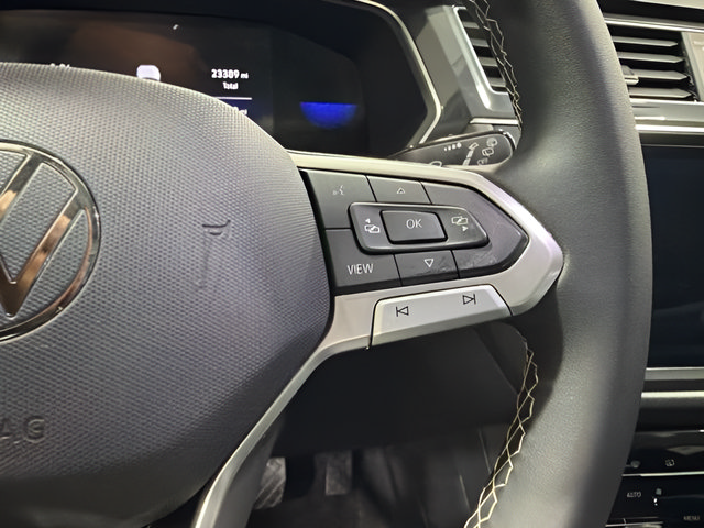 Used 2023 Volkswagen Tiguan SE w/ Panoramic Sunroof Package FWD image 17