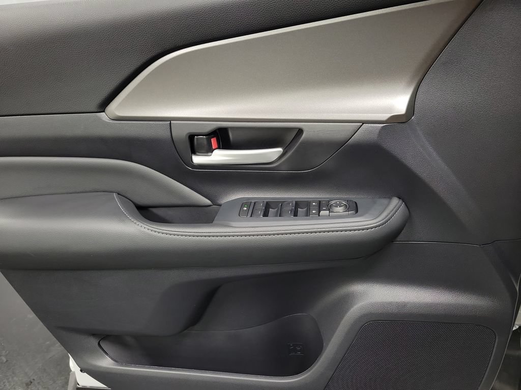Used 2026 Toyota Grand Highlander AWD image 24