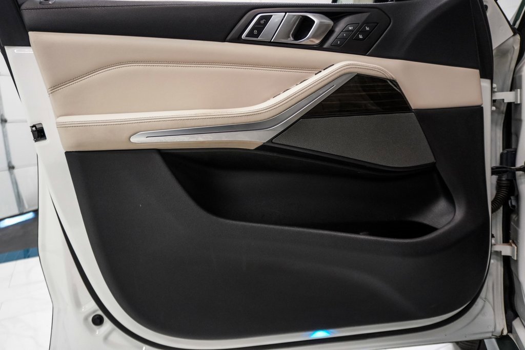 Used 2020 BMW X5 M50i w/ Premium Package image 37