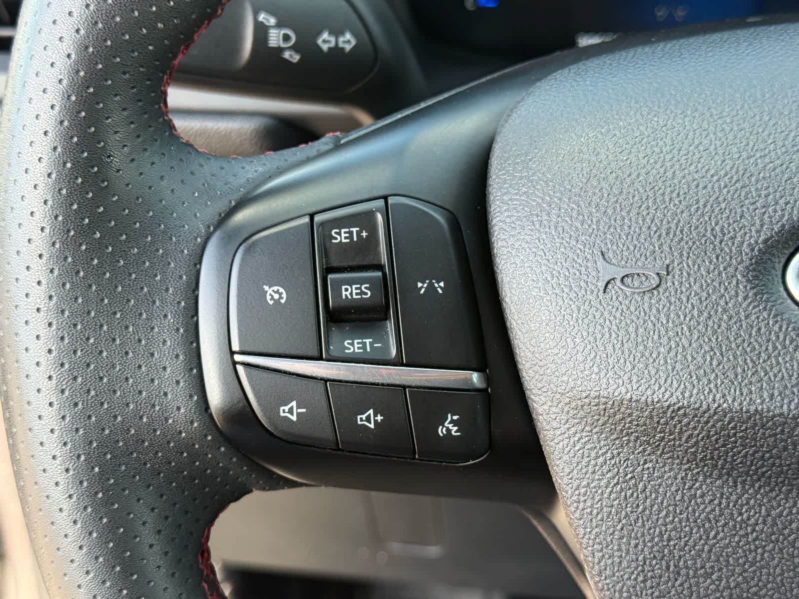 Used 2025 Ford Escape ST-Line Select AWD/4WD image 16