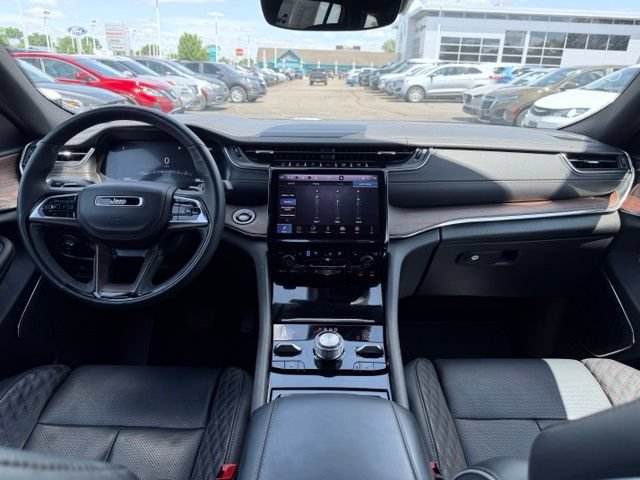 Used 2025 Jeep Grand Cherokee Summit AWD/4WD image 27