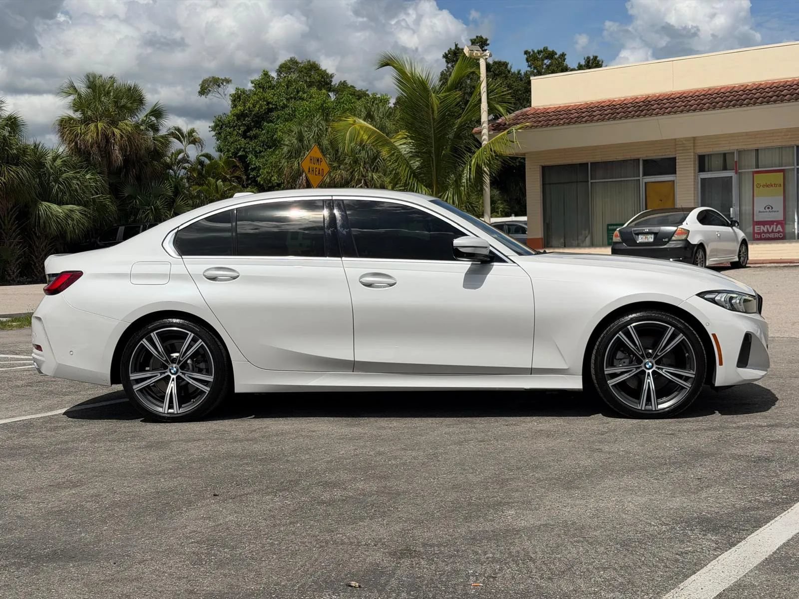 Used 2024 BMW 330i Sedan w/ Convenience Package RWD image 5