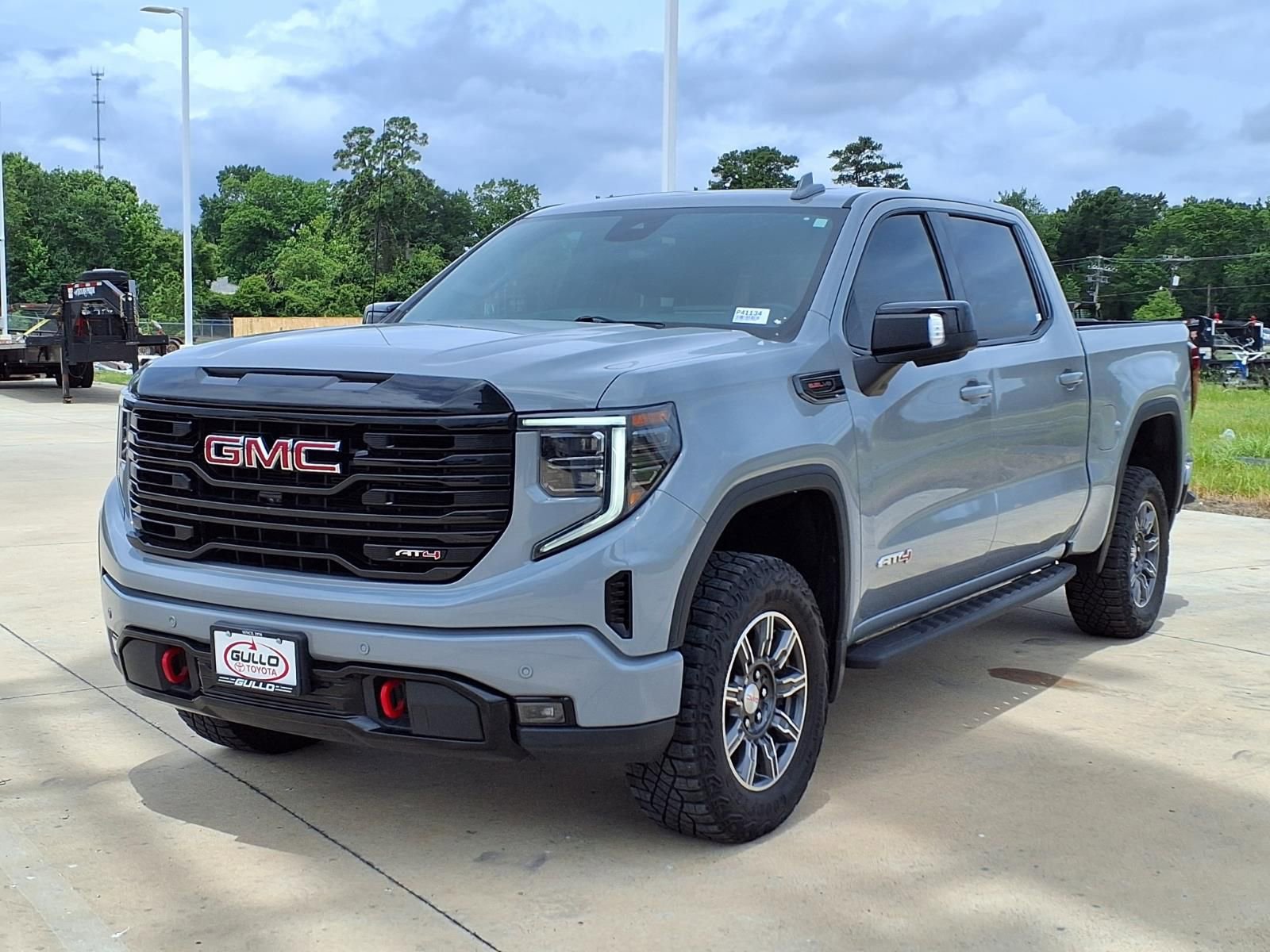 Used 2024 GMC Sierra 1500 AT4 w/ Technology Package AWD/4WD image 3