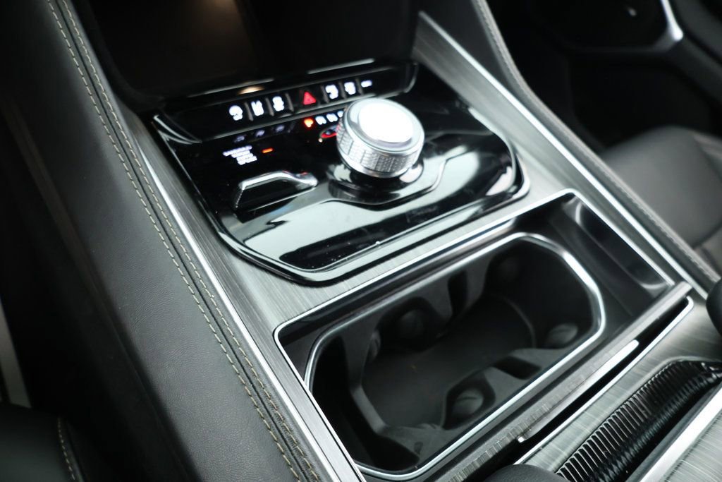 Used 2023 Jeep Wagoneer Series II w/ Premium Group I image 15