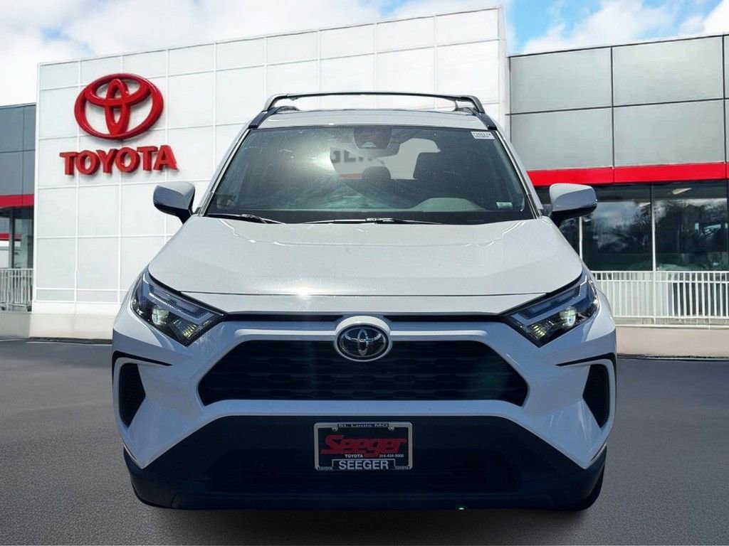 Used 2025 Toyota RAV4 XLE AWD/4WD image 8