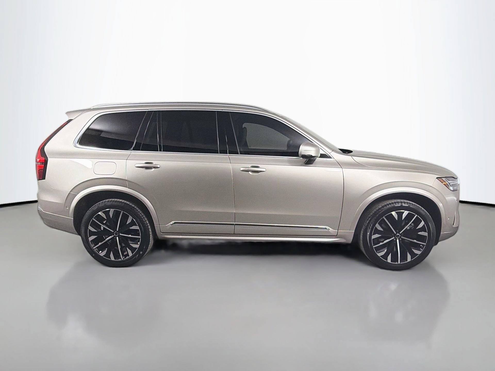 New 2026 Volvo XC90 T8 Plus w/ Protection Package Premier AWD/4WD image 4