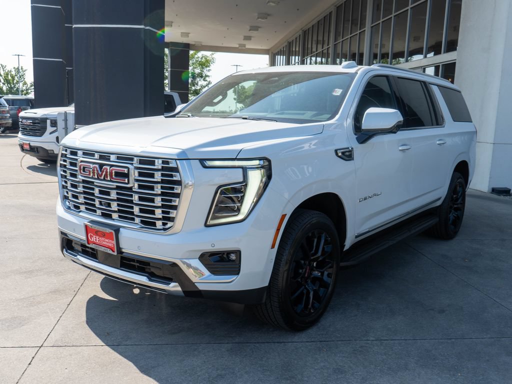 New 2026 GMC Yukon XL Denali w/ Advanced Technology Package AWD/4WD image 3