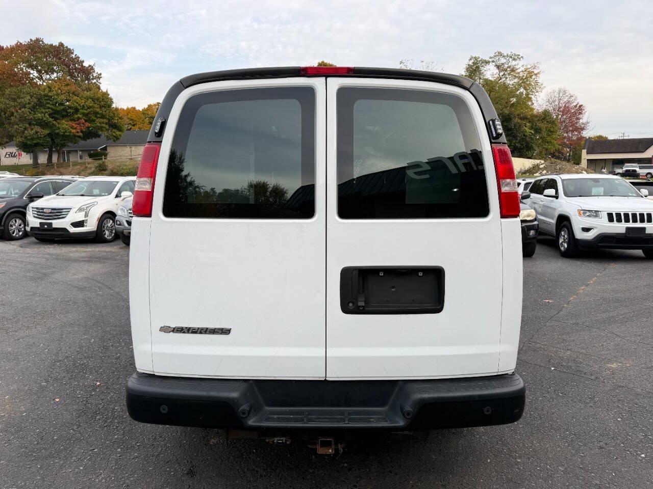 Used 2019 Chevrolet Express 3500 Extended w/ Driver Convenience Package RWD image 6