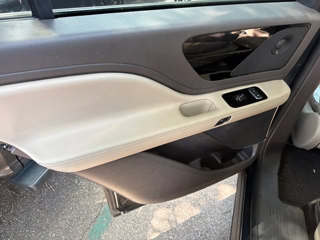 Used 2022 Lincoln Aviator Reserve w/ Elements Package Plus RWD image 11