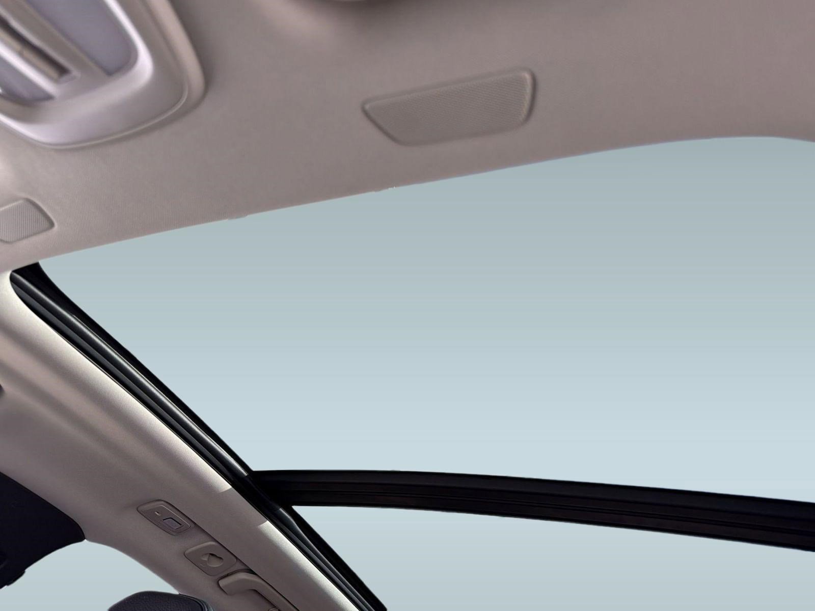 Certified 2025 Volvo XC60 B5 Plus image 15