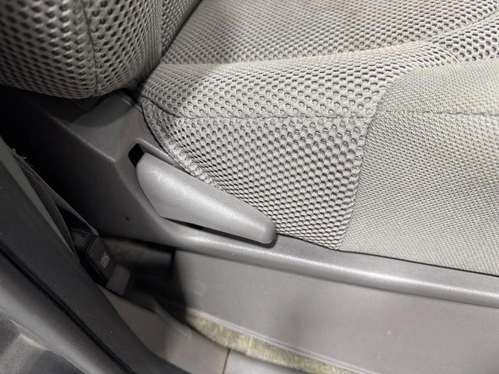 Used 2016 Nissan Frontier SV image 18