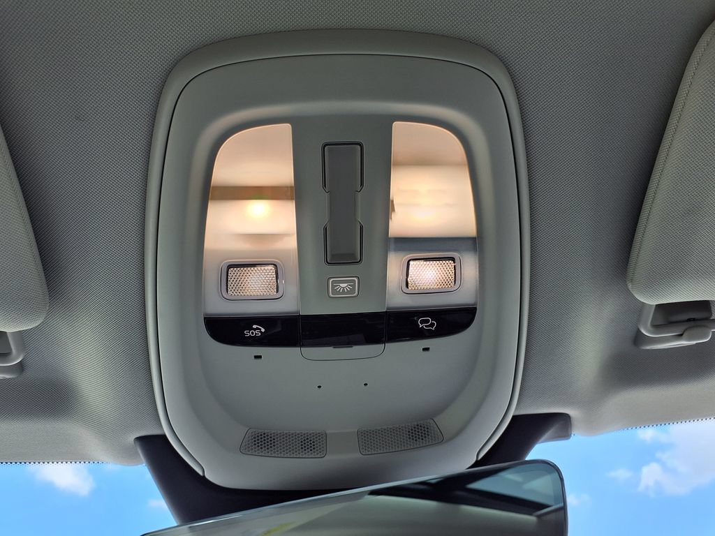 Certified 2025 Volvo XC90 B6 Plus AWD/4WD image 28