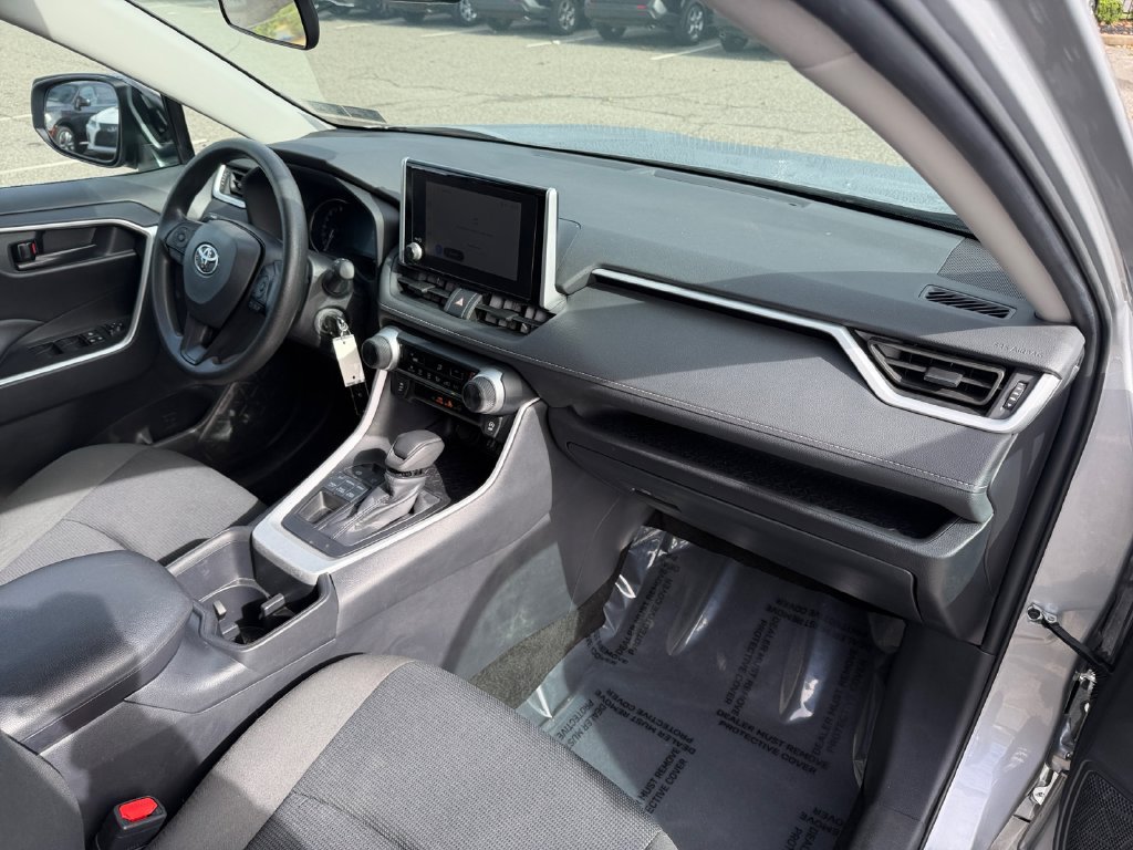 Used 2025 Toyota RAV4 LE AWD/4WD image 16