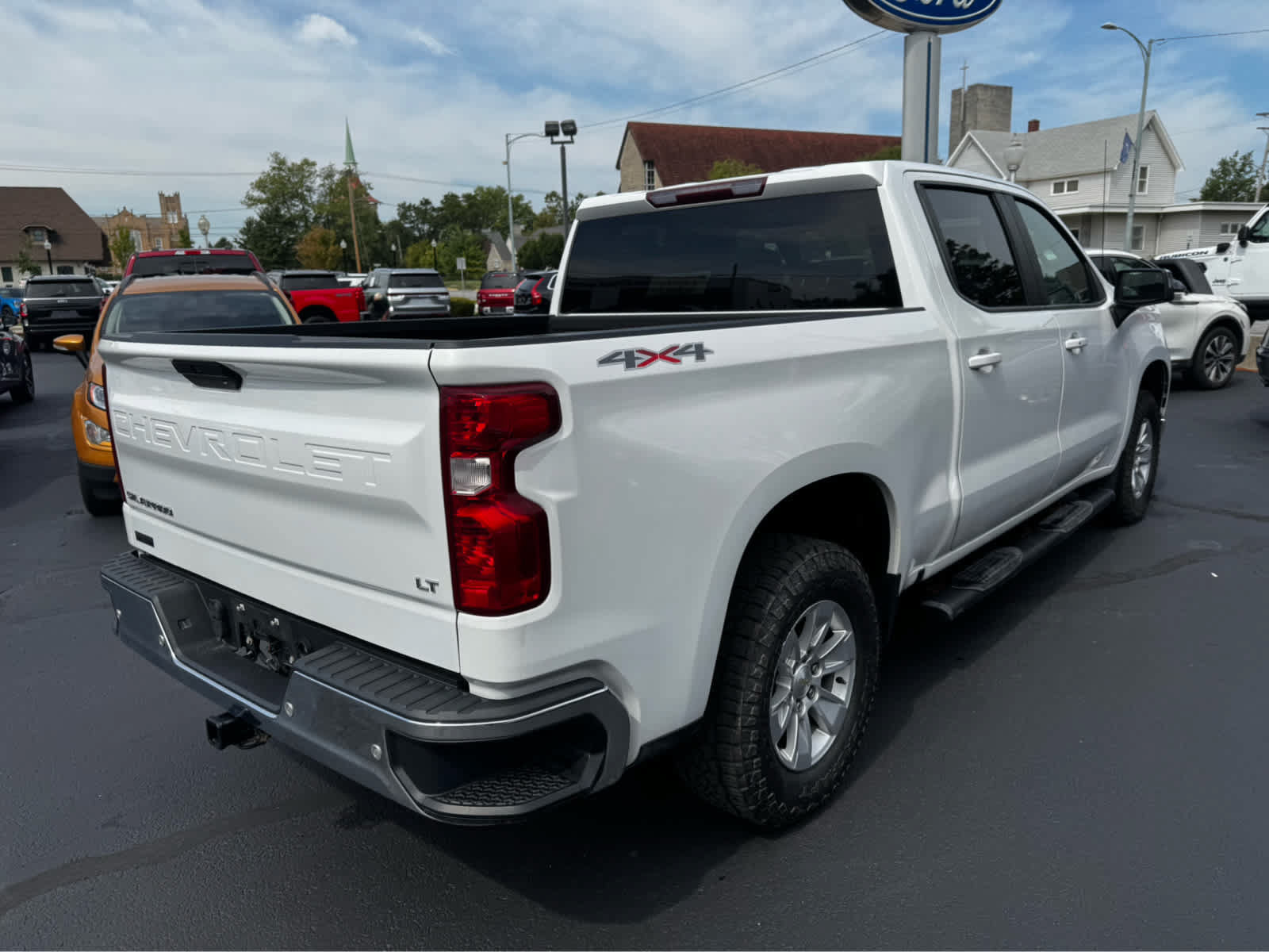 Used 2021 Chevrolet Silverado 1500 LT w/ Safety Package II AWD/4WD image 3