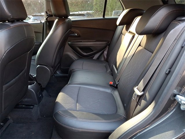 Used 2017 Chevrolet Trax LT w/ LT Convenience Package image 12