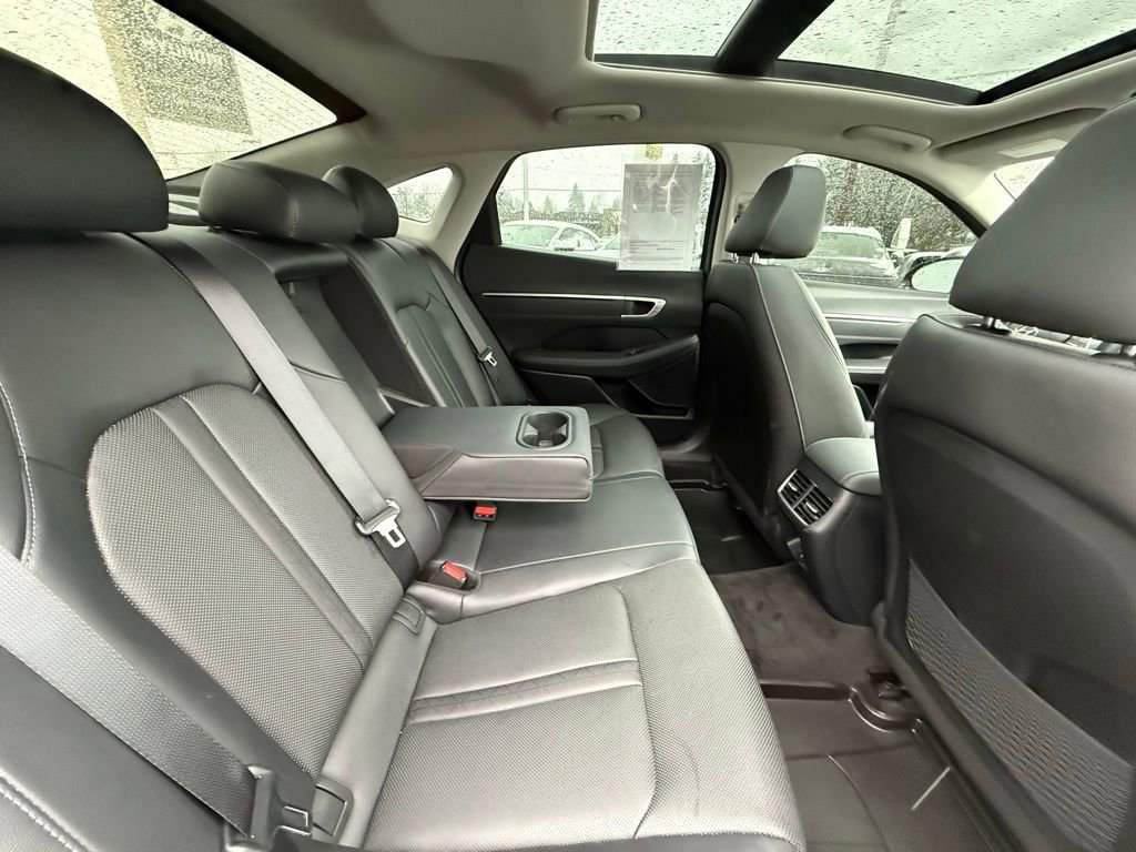 Used 2022 Hyundai Sonata Limited w/ Winter Weather Package image 15