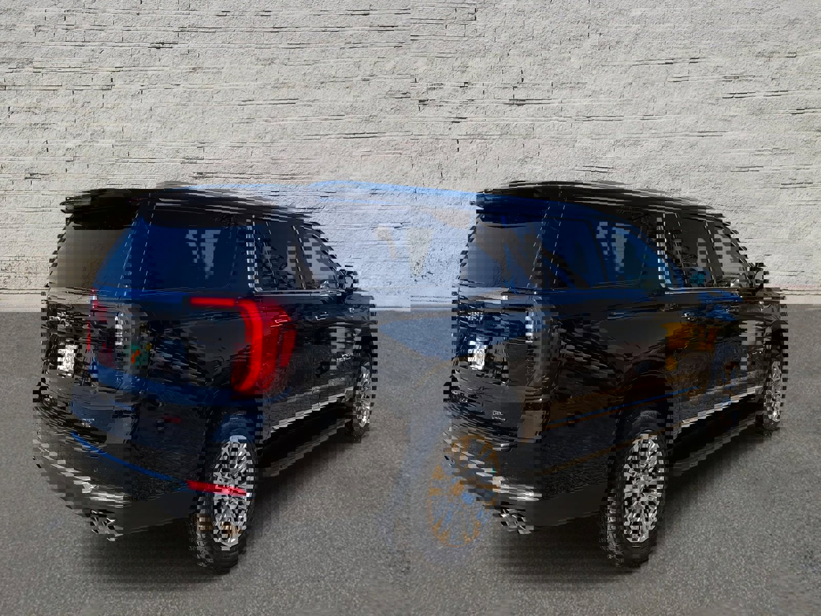 Used 2025 GMC Yukon XL Denali image 4