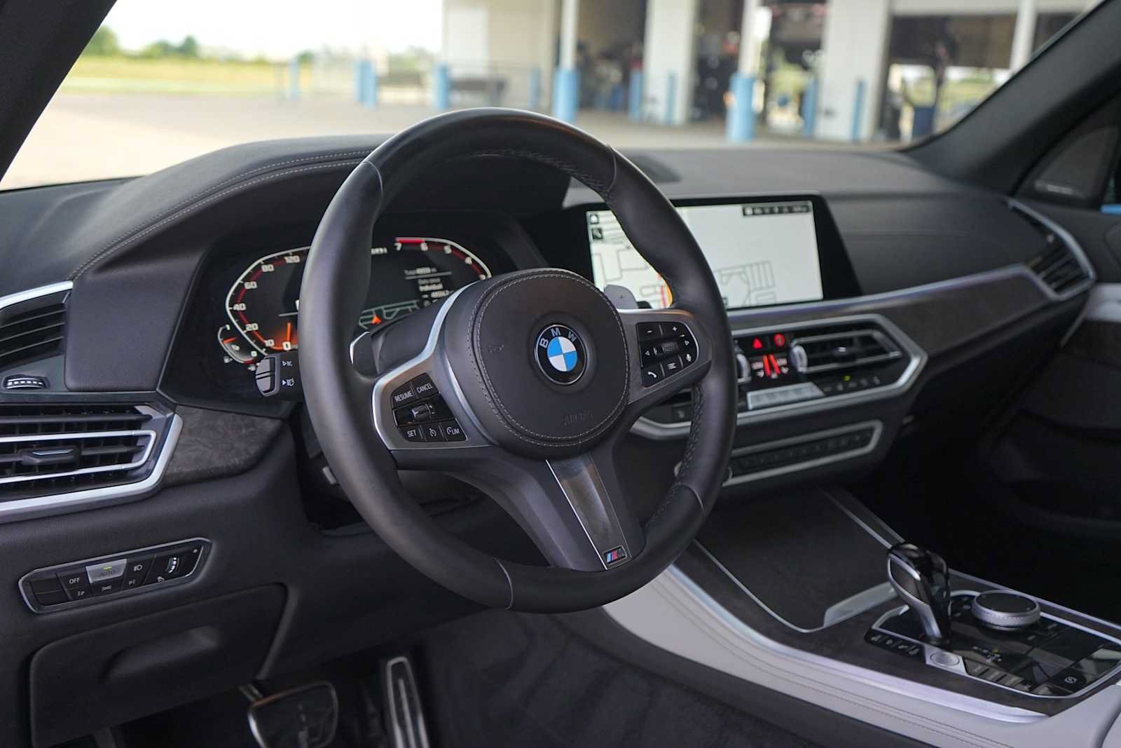 Used 2023 BMW X5 M50i w/ Parking Assistance Package AWD/4WD image 2