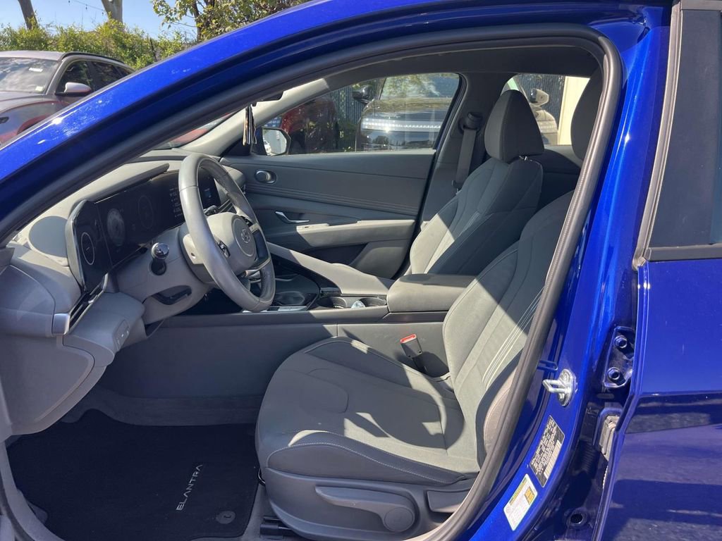 Used 2023 Hyundai Elantra SEL w/ Convenience Package FWD image 11