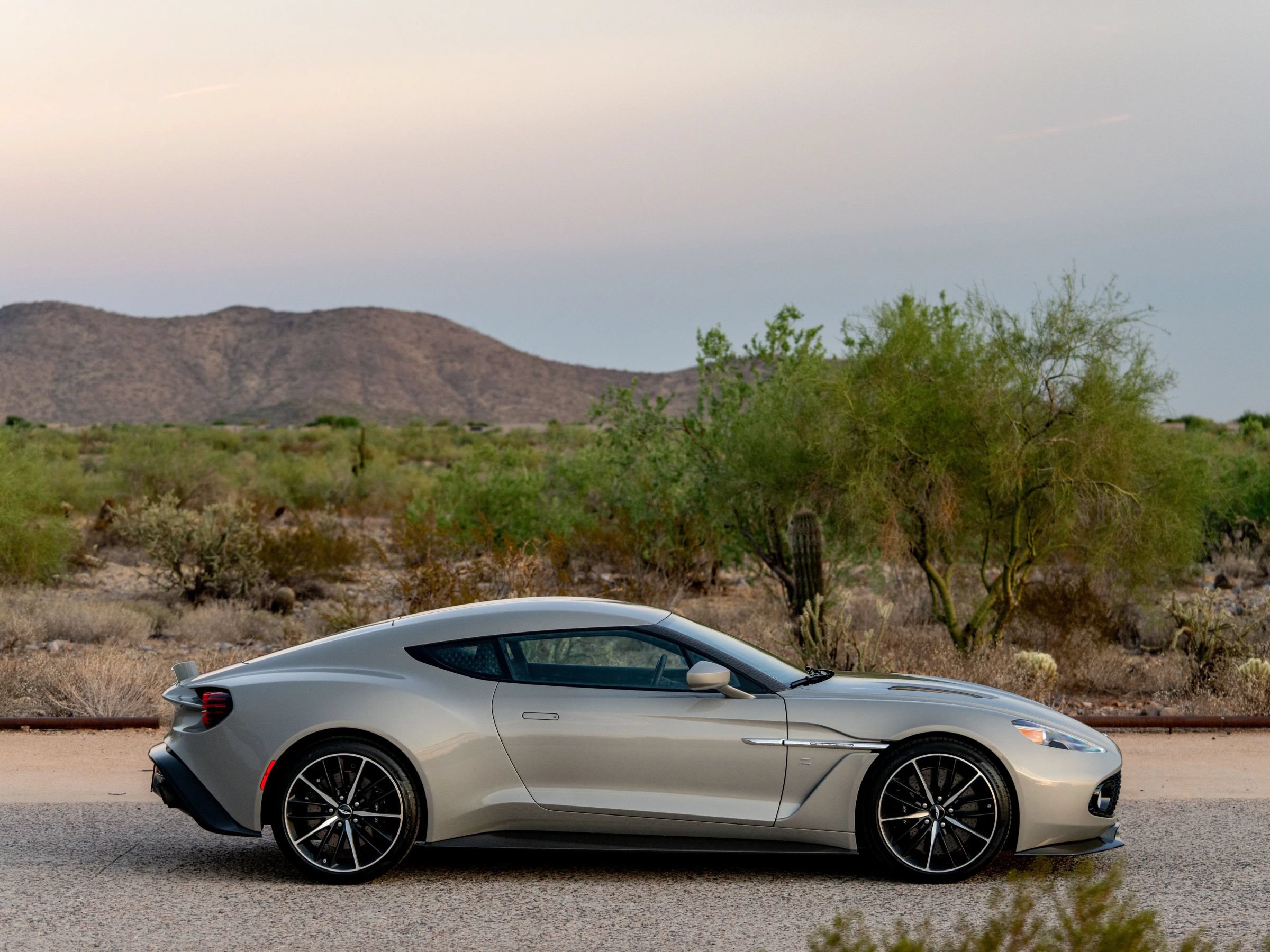 Used 2018 Aston Martin Vanquish Zagato RWD image 9