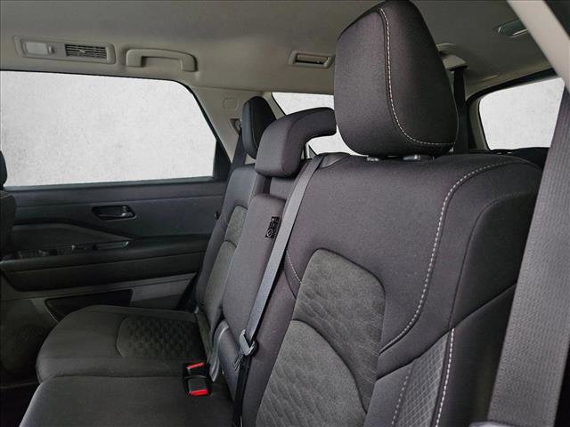 Used 2025 Nissan Pathfinder SV FWD image 17